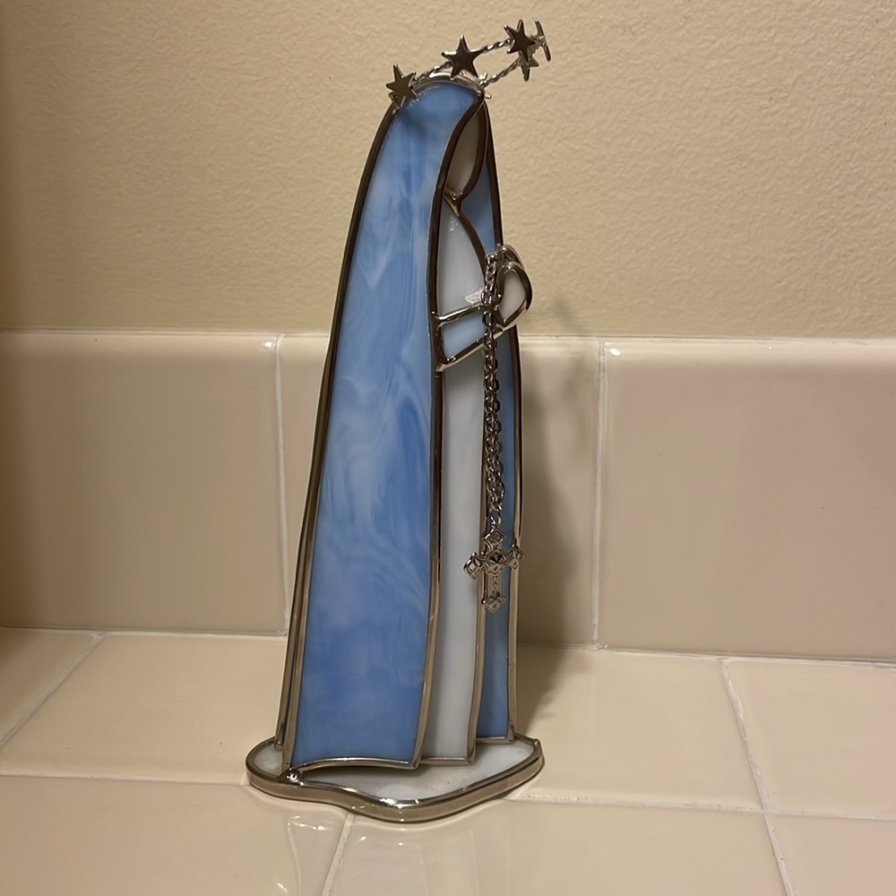 Virgin Mary Queen of Peace Blue and White Stained Glass Art Piece 7.5” - Picture 7 of 8
